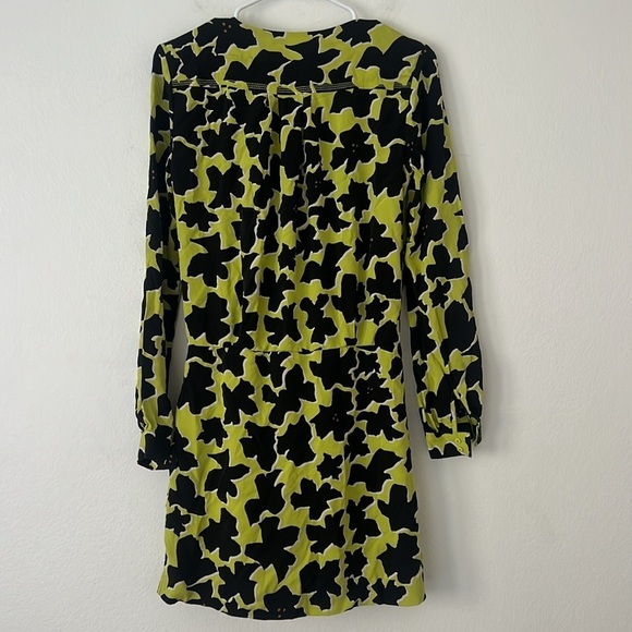 Diane Von Furstenberg Dora Lily Crepe Print Mini Dress Size 2 Faux Wrap - Picture 6 of 11